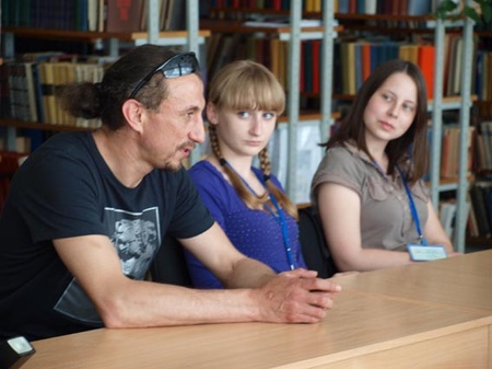 Прес-весна на Дніпровських схилах. Майстер-класи для юних журналістів від акул пера))))